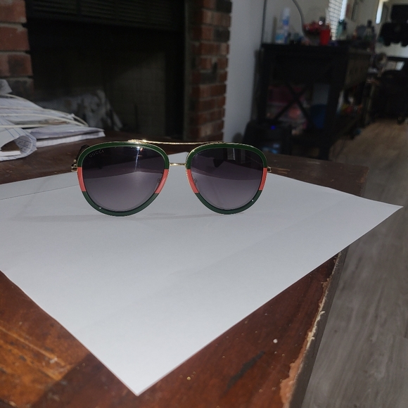 Gucci0062s like new - Picture 4 of 5